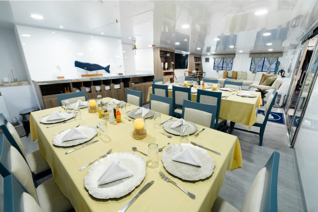 Comedor crucero Anahi en las islas galapagos
