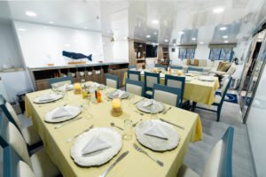 Comedor crucero Anahi en las islas galapagos